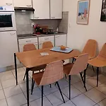 Rez- De- Chaussee Convivial Proche Avec Terrasse *