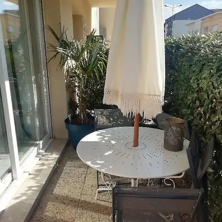 Rez- De- Chaussee Convivial Proche Avec Terrasse Daire *