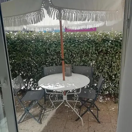 Rez- De- Chaussee Convivial Proche Avec Terrasse *