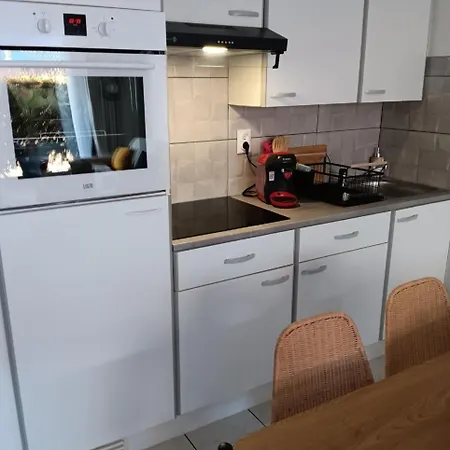 Rez- De- Chaussee Convivial Proche Avec Terrasse *