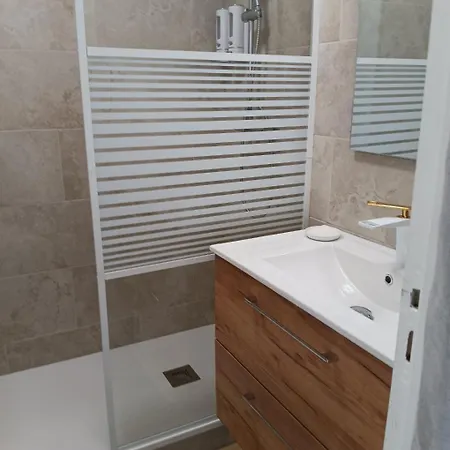 Rez- De- Chaussee Convivial Proche Avec Terrasse شقة *