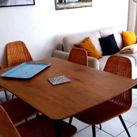 Rez- De- Chaussee Convivial Proche Avec Terrasse アパート キュク